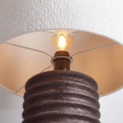 GROOVED Tischleuchte
